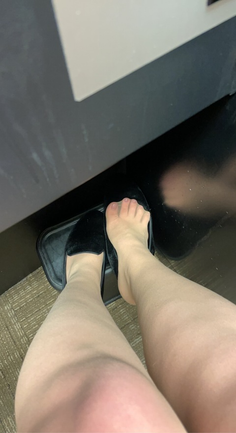 officefeet onlyfans leaked picture 2