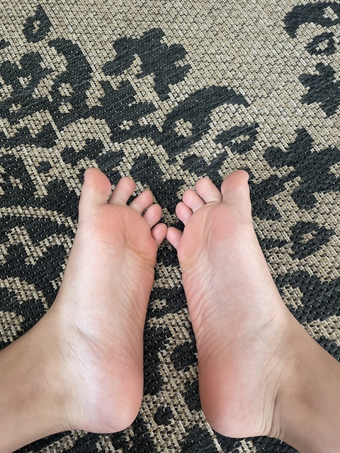 peachfeet9 onlyfans leaked picture 2