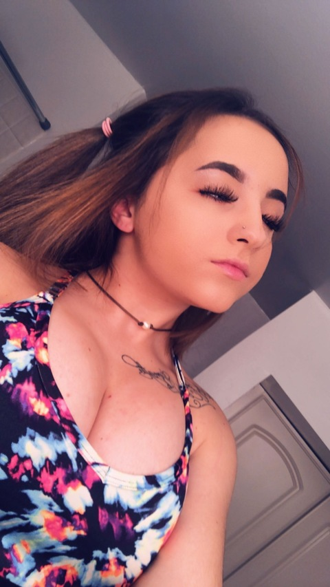 pretty.bxtch onlyfans leaked picture 2