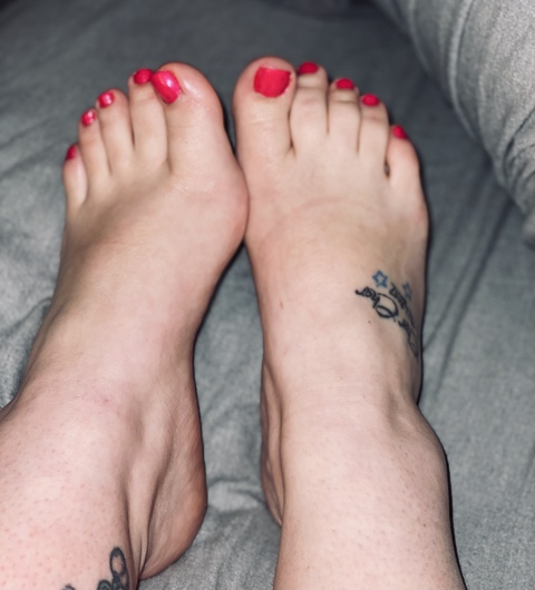 prettysole-sparklytoes onlyfans leaked picture 2