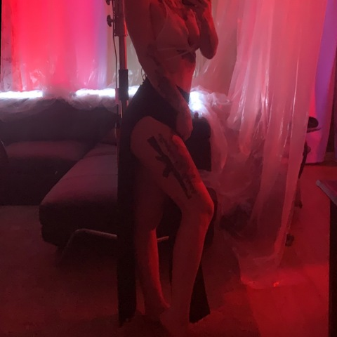 queenbby17 onlyfans leaked picture 2