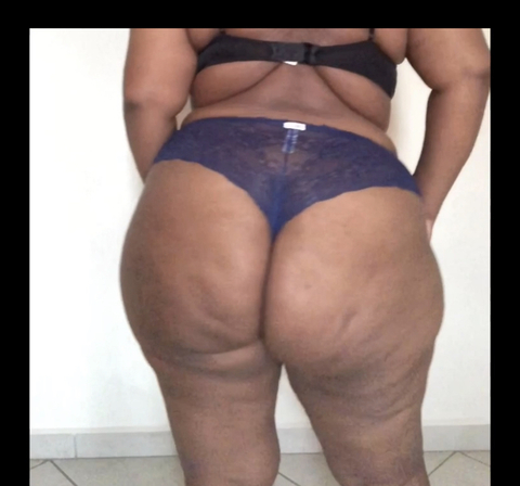 queenzeexxx onlyfans leaked picture 2