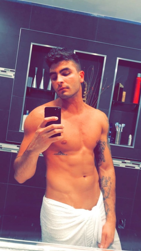 renzoferrari onlyfans leaked picture 2