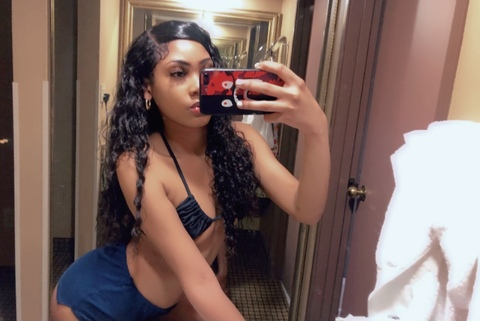 rosealiaa onlyfans leaked picture 2