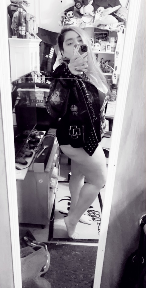 rozeispoison onlyfans leaked picture 2