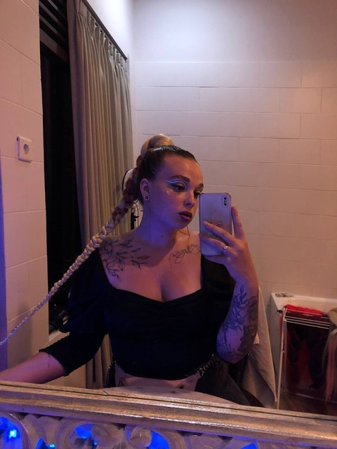 sexydollkate onlyfans leaked picture 2