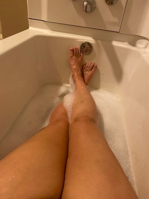 sexysarah9125 onlyfans leaked picture 2