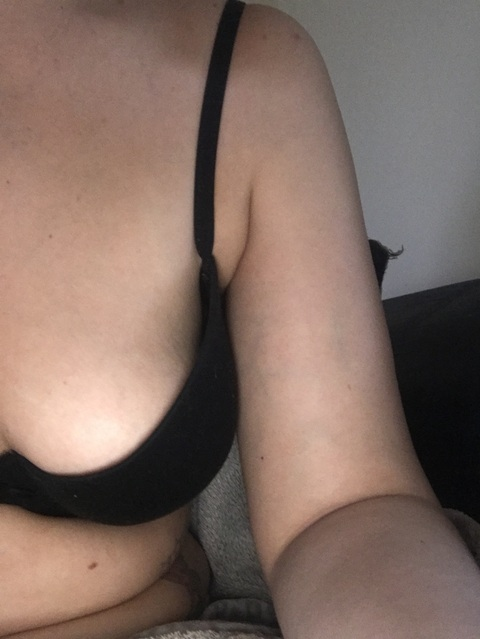 shazzy23 onlyfans leaked picture 2