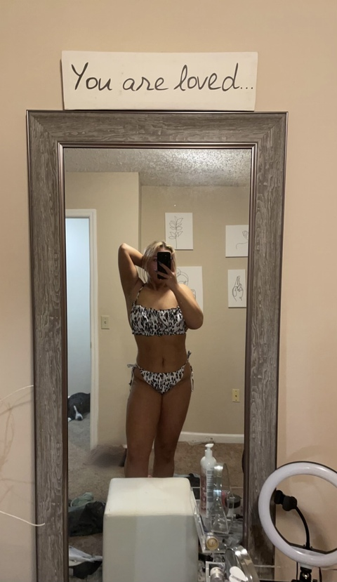 shelb2 onlyfans leaked picture 2