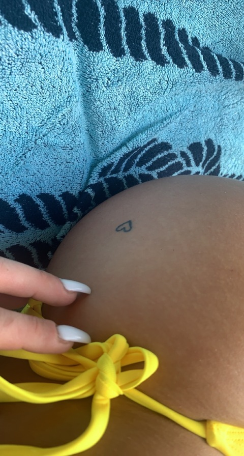 shesthatgirlxo onlyfans leaked picture 2