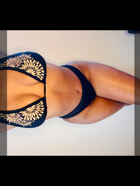 sunflowersandgoldenhour onlyfans leaked picture 2