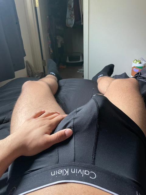 theeaxelaguilar onlyfans leaked picture 2