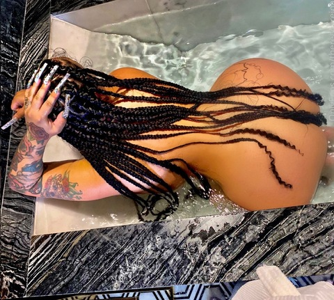 thereallareina onlyfans leaked picture 2