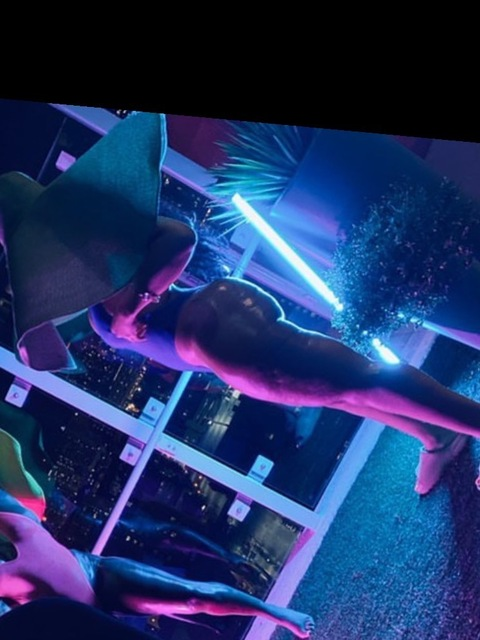 thickasslenoxxx onlyfans leaked picture 2