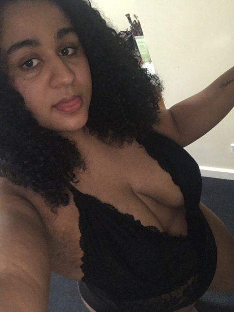 thicknymphochick onlyfans leaked picture 2