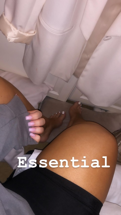 thickthighssavelivesx onlyfans leaked picture 2