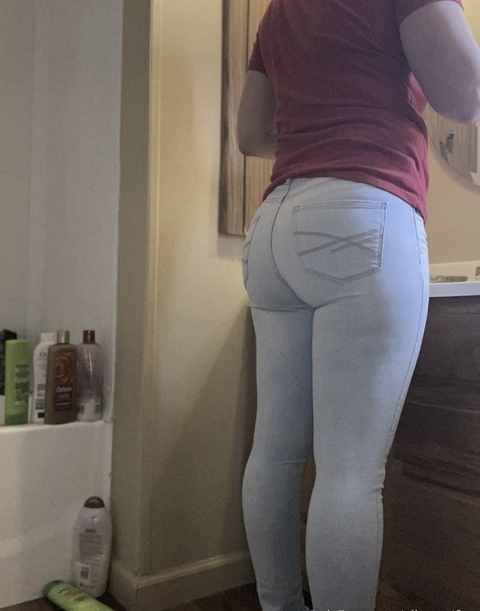 thickwhitegirl95 onlyfans leaked picture 2