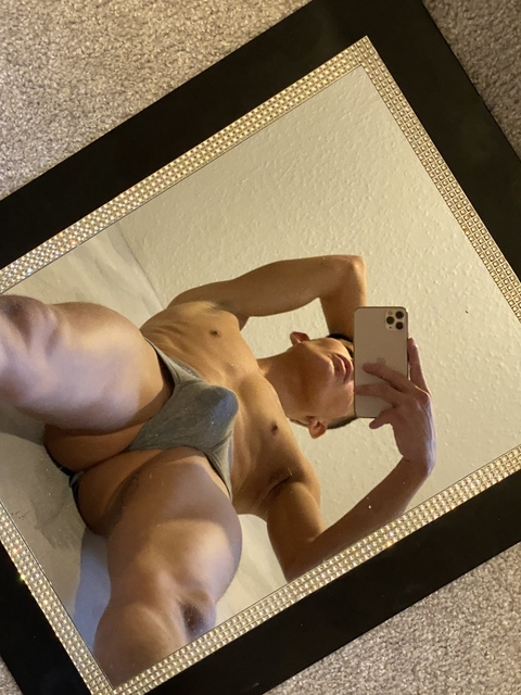 tommyxoxo onlyfans leaked picture 2