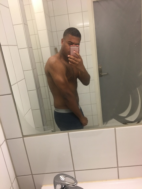 toohandsome870 onlyfans leaked picture 2