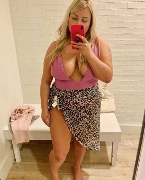 unhingedfemale1 onlyfans leaked picture 2