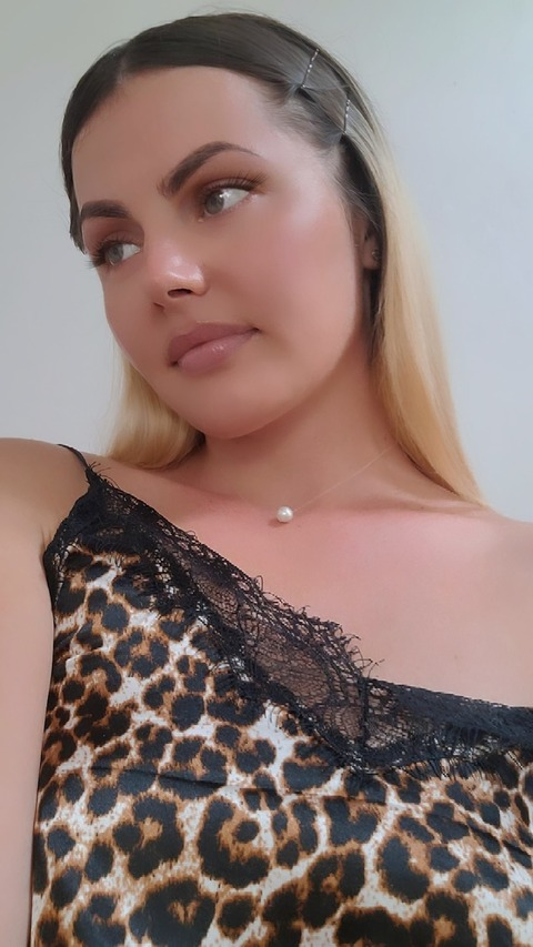 valerica_zarafa onlyfans leaked picture 2