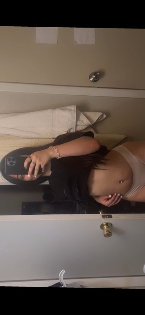 yourfavpiscesss onlyfans leaked picture 2